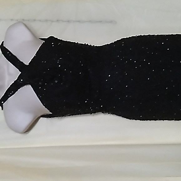 EVENING DRESS DAZZLING BEADING AND SEQUIN BACKLESS KEYHOLE OPENING IN FRONT - Picture 2 of 12